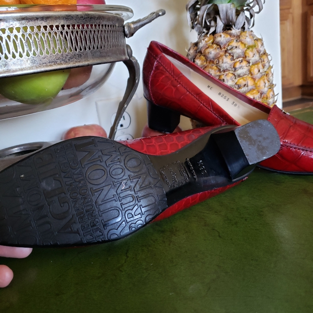 NWOT Brunomagli ruby red crocodile pumps - Picture 6 of 15